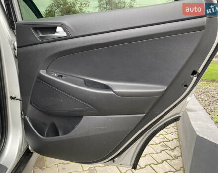 Серый Хендай Туксон, объемом двигателя 2 л и пробегом 73 тыс. км за 22400 $, фото 19 на Automoto.ua