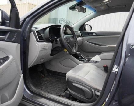 Серый Хендай Туксон, объемом двигателя 2 л и пробегом 149 тыс. км за 15000 $, фото 14 на Automoto.ua