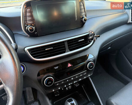 Серый Хендай Туксон, объемом двигателя 1.6 л и пробегом 214 тыс. км за 21000 $, фото 61 на Automoto.ua