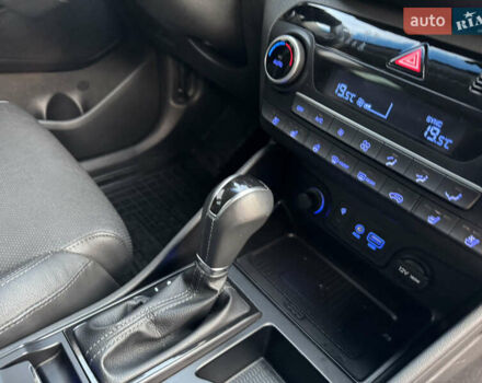 Серый Хендай Туксон, объемом двигателя 2 л и пробегом 130 тыс. км за 22700 $, фото 27 на Automoto.ua