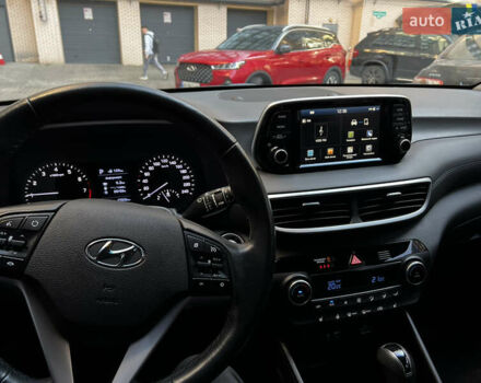 Сірий Хендай Туксон, об'ємом двигуна 2 л та пробігом 97 тис. км за 22000 $, фото 5 на Automoto.ua
