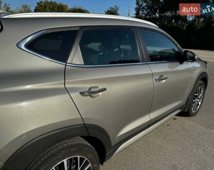 Серый Хендай Туксон, объемом двигателя 2 л и пробегом 34 тыс. км за 26000 $, фото 4 на Automoto.ua