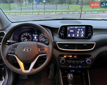 Серый Хендай Туксон, объемом двигателя 2 л и пробегом 204 тыс. км за 17600 $, фото 15 на Automoto.ua