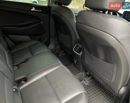 Серый Хендай Туксон, объемом двигателя 2 л и пробегом 73 тыс. км за 22400 $, фото 18 на Automoto.ua