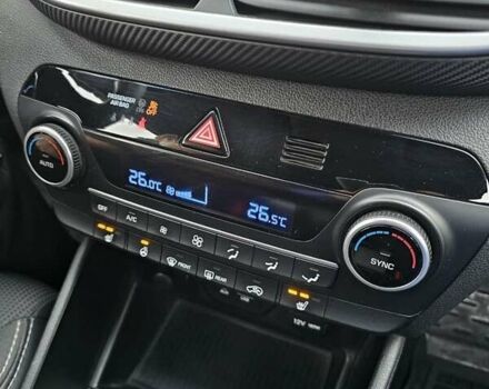 Сірий Хендай Туксон, об'ємом двигуна 2 л та пробігом 136 тис. км за 17300 $, фото 27 на Automoto.ua