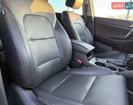 Серый Хендай Туксон, объемом двигателя 1.6 л и пробегом 214 тыс. км за 21000 $, фото 46 на Automoto.ua