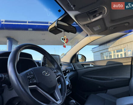 Серый Хендай Туксон, объемом двигателя 1.6 л и пробегом 214 тыс. км за 21000 $, фото 60 на Automoto.ua