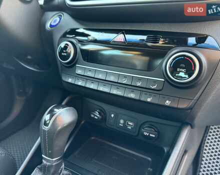 Серый Хендай Туксон, объемом двигателя 1.6 л и пробегом 214 тыс. км за 21000 $, фото 49 на Automoto.ua