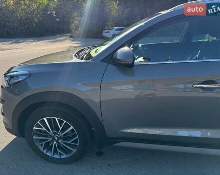 Серый Хендай Туксон, объемом двигателя 2 л и пробегом 34 тыс. км за 26000 $, фото 6 на Automoto.ua