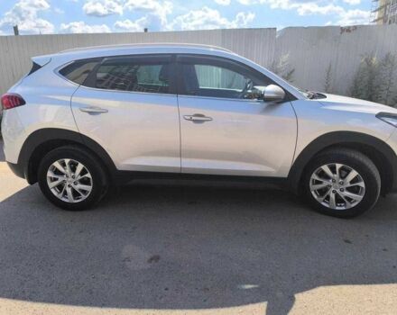 Сірий Хендай Туксон, об'ємом двигуна 2.4 л та пробігом 71 тис. км за 14000 $, фото 3 на Automoto.ua