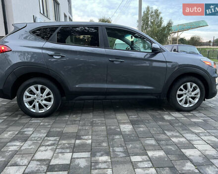 Серый Хендай Туксон, объемом двигателя 2 л и пробегом 204 тыс. км за 17600 $, фото 9 на Automoto.ua