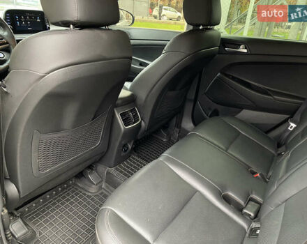 Серый Хендай Туксон, объемом двигателя 2 л и пробегом 73 тыс. км за 22400 $, фото 16 на Automoto.ua