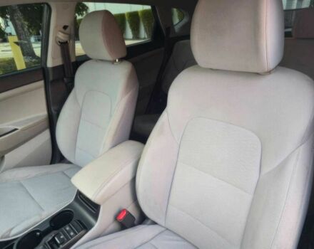 Хендай Туксон 2019 у Чернігові на Automoto.ua Сірий Хендай Туксон, об'ємом двигуна 2 л та пробігом 32 тис. км за 4800 $, фото 6 на Automoto.ua