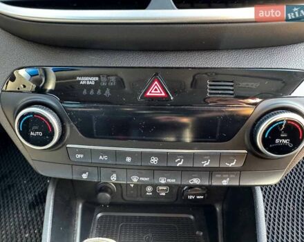 Серый Хендай Туксон, объемом двигателя 2 л и пробегом 34 тыс. км за 26000 $, фото 13 на Automoto.ua