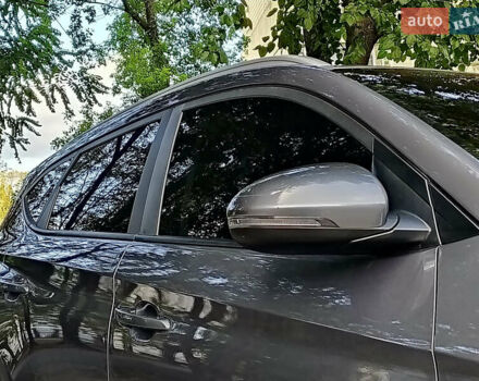 Серый Хендай Туксон, объемом двигателя 2 л и пробегом 97 тыс. км за 21888 $, фото 5 на Automoto.ua