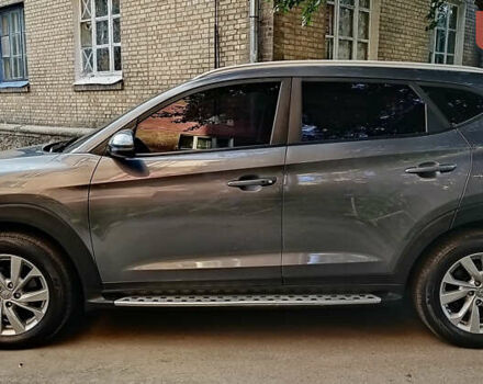 Серый Хендай Туксон, объемом двигателя 2 л и пробегом 97 тыс. км за 21888 $, фото 10 на Automoto.ua