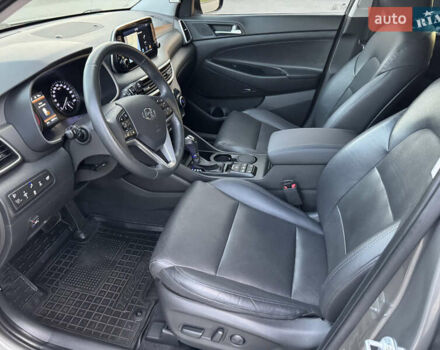 Серый Хендай Туксон, объемом двигателя 2 л и пробегом 130 тыс. км за 22700 $, фото 7 на Automoto.ua