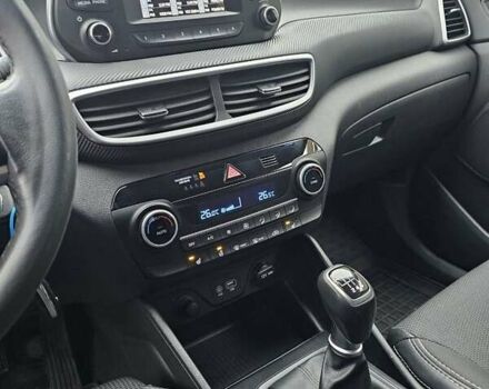 Сірий Хендай Туксон, об'ємом двигуна 2 л та пробігом 136 тис. км за 17300 $, фото 13 на Automoto.ua