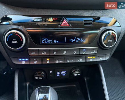 Серый Хендай Туксон, объемом двигателя 1.6 л и пробегом 214 тыс. км за 21000 $, фото 93 на Automoto.ua