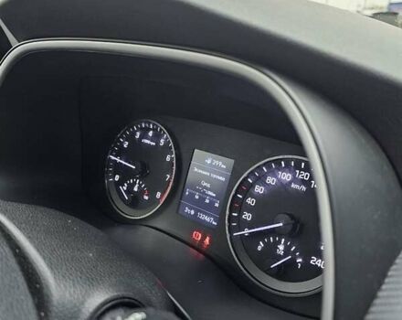 Сірий Хендай Туксон, об'ємом двигуна 2 л та пробігом 136 тис. км за 17300 $, фото 26 на Automoto.ua