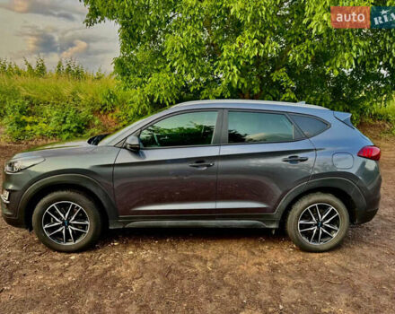 Серый Хендай Туксон, объемом двигателя 1.6 л и пробегом 110 тыс. км за 16999 $, фото 2 на Automoto.ua