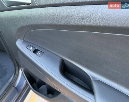 Серый Хендай Туксон, объемом двигателя 1.6 л и пробегом 214 тыс. км за 21000 $, фото 71 на Automoto.ua