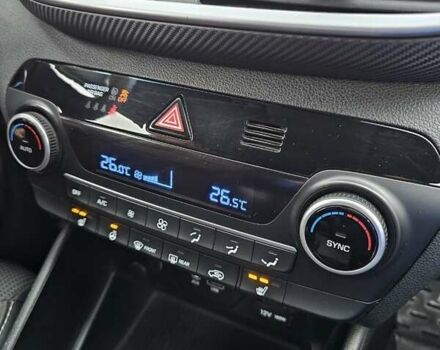 Сірий Хендай Туксон, об'ємом двигуна 2 л та пробігом 136 тис. км за 17300 $, фото 23 на Automoto.ua