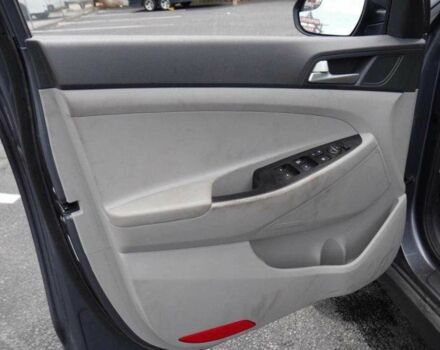 Серый Хендай Туксон, объемом двигателя 2 л и пробегом 149 тыс. км за 15000 $, фото 16 на Automoto.ua