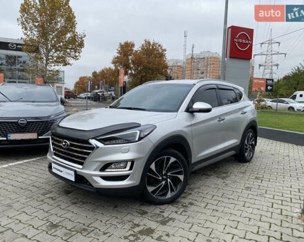 Серый Хендай Туксон, объемом двигателя 2 л и пробегом 73 тыс. км за 22400 $, фото 2 на Automoto.ua