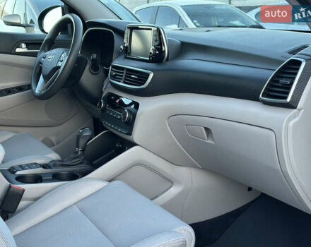 Хендай Туксон 2019 в Ивано-Франковске на Automoto.ua Серый Хендай Туксон, объемом двигателя 2 л и пробегом 86 тыс. км за 17500 $, фото 32 на Automoto.ua