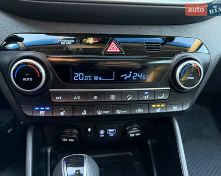 Серый Хендай Туксон, объемом двигателя 1.6 л и пробегом 214 тыс. км за 21000 $, фото 92 на Automoto.ua