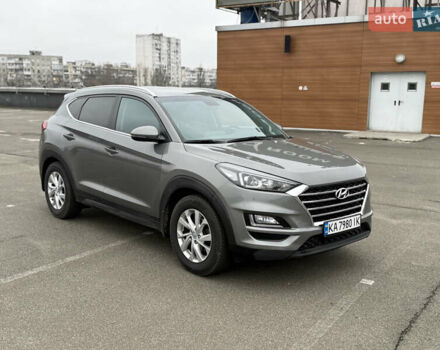 Серый Хендай Туксон, объемом двигателя 2 л и пробегом 167 тыс. км за 19400 $, фото 2 на Automoto.ua
