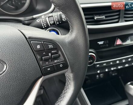 Серый Хендай Туксон, объемом двигателя 2 л и пробегом 32 тыс. км за 22800 $, фото 64 на Automoto.ua