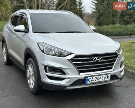 Серый Хендай Туксон, объемом двигателя 2 л и пробегом 149 тыс. км за 27500 $, фото 1 на Automoto.ua