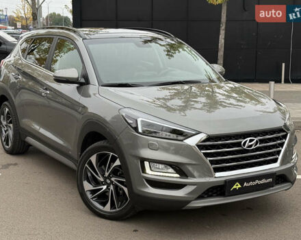 Серый Хендай Туксон, объемом двигателя 2 л и пробегом 28 тыс. км за 32800 $, фото 4 на Automoto.ua