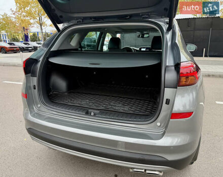 Серый Хендай Туксон, объемом двигателя 2 л и пробегом 28 тыс. км за 32800 $, фото 16 на Automoto.ua
