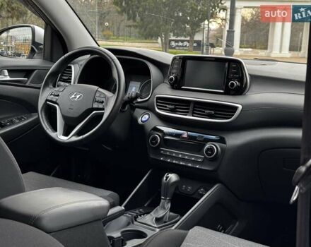 Серый Хендай Туксон, объемом двигателя 2 л и пробегом 32 тыс. км за 22800 $, фото 43 на Automoto.ua