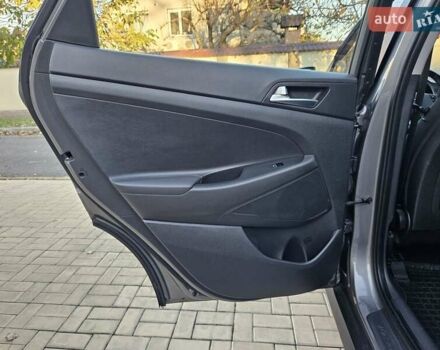 Серый Хендай Туксон, объемом двигателя 2 л и пробегом 21 тыс. км за 22500 $, фото 49 на Automoto.ua