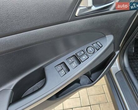 Серый Хендай Туксон, объемом двигателя 2 л и пробегом 21 тыс. км за 22500 $, фото 40 на Automoto.ua