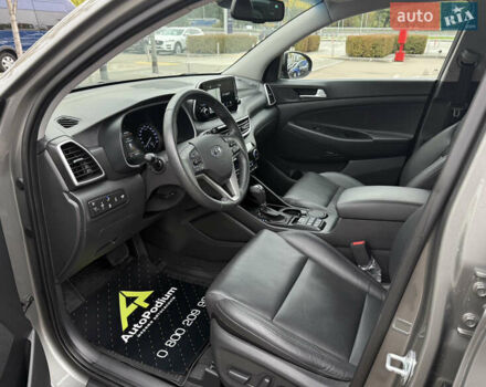 Серый Хендай Туксон, объемом двигателя 2 л и пробегом 28 тыс. км за 32800 $, фото 19 на Automoto.ua