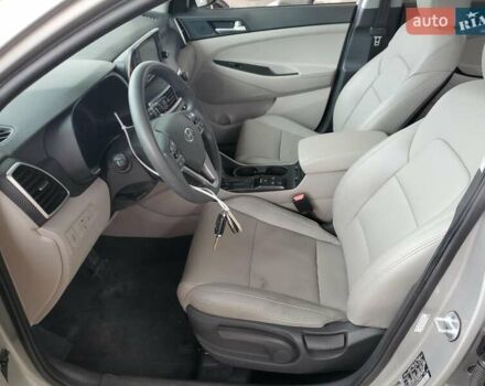 Серый Хендай Туксон, объемом двигателя 2 л и пробегом 104 тыс. км за 5600 $, фото 6 на Automoto.ua