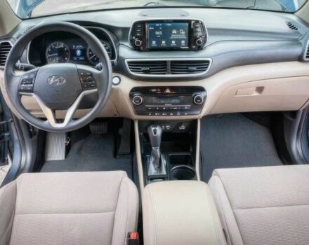 Серый Хендай Туксон, объемом двигателя 2.4 л и пробегом 33 тыс. км за 14000 $, фото 8 на Automoto.ua