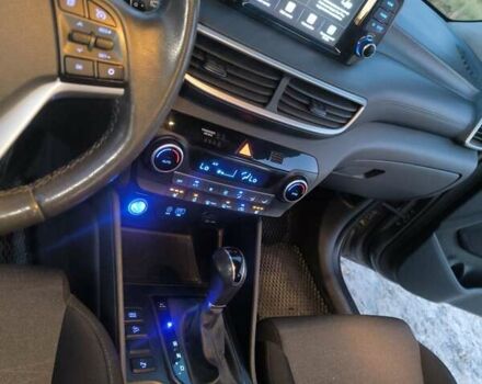 Серый Хендай Туксон, объемом двигателя 2 л и пробегом 92 тыс. км за 23500 $, фото 17 на Automoto.ua