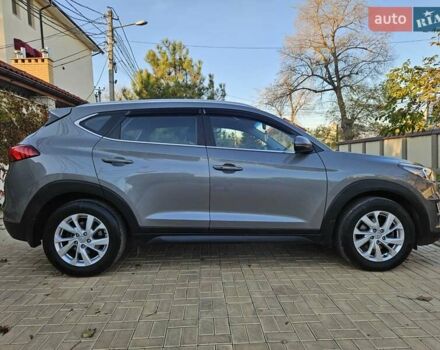 Серый Хендай Туксон, объемом двигателя 2 л и пробегом 21 тыс. км за 22500 $, фото 13 на Automoto.ua