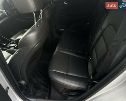 Сірий Хендай Туксон, об'ємом двигуна 2 л та пробігом 176 тис. км за 22999 $, фото 27 на Automoto.ua