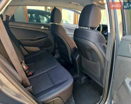 Серый Хендай Туксон, объемом двигателя 2 л и пробегом 87 тыс. км за 18600 $, фото 18 на Automoto.ua