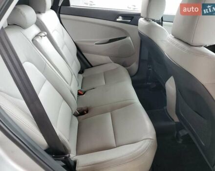 Серый Хендай Туксон, объемом двигателя 2 л и пробегом 104 тыс. км за 5600 $, фото 10 на Automoto.ua