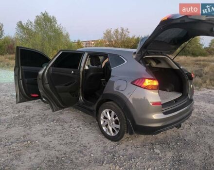 Серый Хендай Туксон, объемом двигателя 2 л и пробегом 92 тыс. км за 23500 $, фото 2 на Automoto.ua