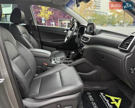 Серый Хендай Туксон, объемом двигателя 2 л и пробегом 28 тыс. км за 32800 $, фото 47 на Automoto.ua