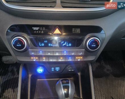 Серый Хендай Туксон, объемом двигателя 2 л и пробегом 92 тыс. км за 23500 $, фото 41 на Automoto.ua